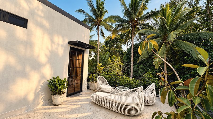 Balcony lounge