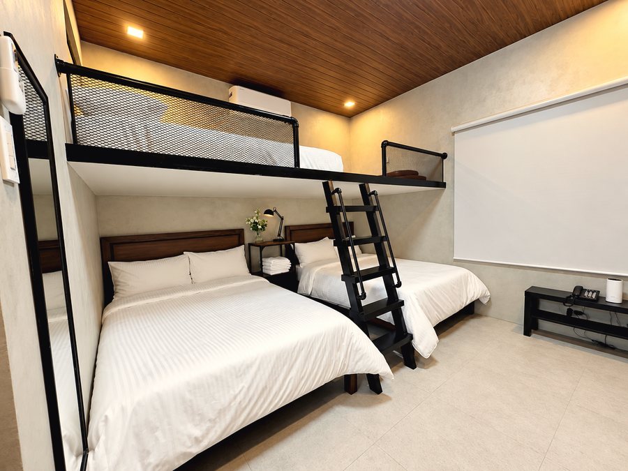 Bedroom 3, beds below the loft