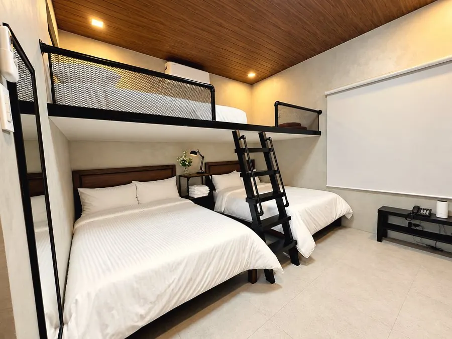 Bedroom 3, beds below the loft